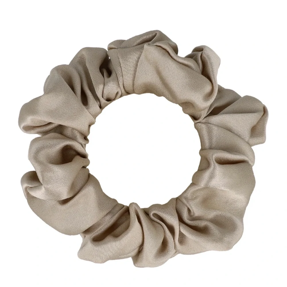 LOVESILK béžová hedvábná SCRUNCHIE gumička do vlasů – 100% morušové hedvábí 🤎