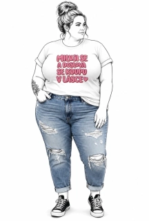 Plus size bílé dámské tričko s autorským motivem Miluji se a doslova se koupu v lásce